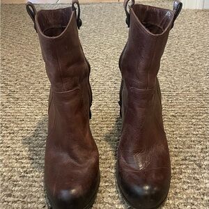 VINCE CAMUTO Brown Bennie Boots size 8.5
